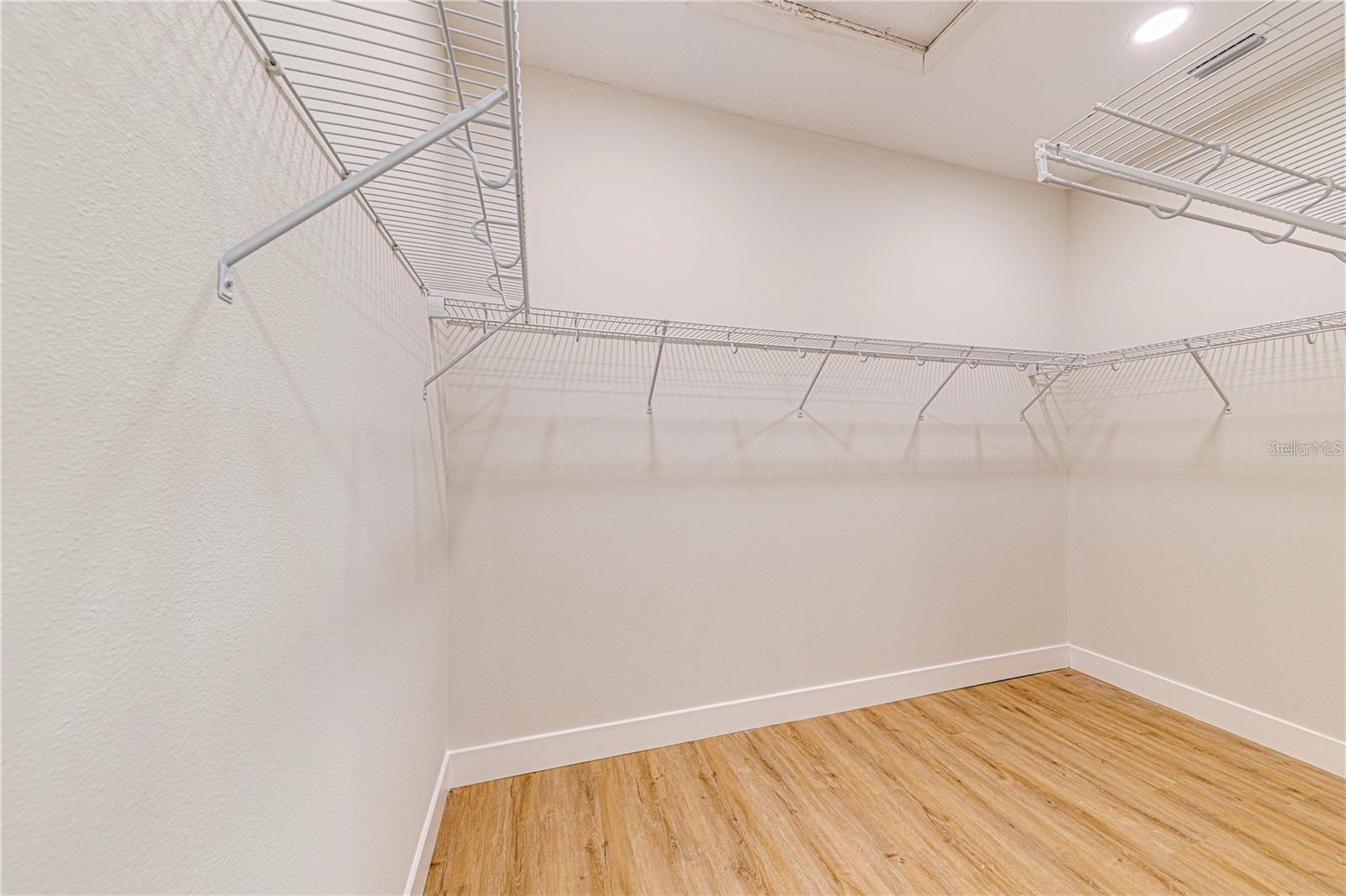 Image 21 of 27 For 257 Pine Avenue