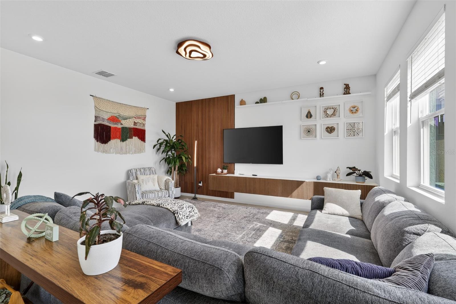 Image 5 of 49 For 1181 Lakeshore Breeze Place