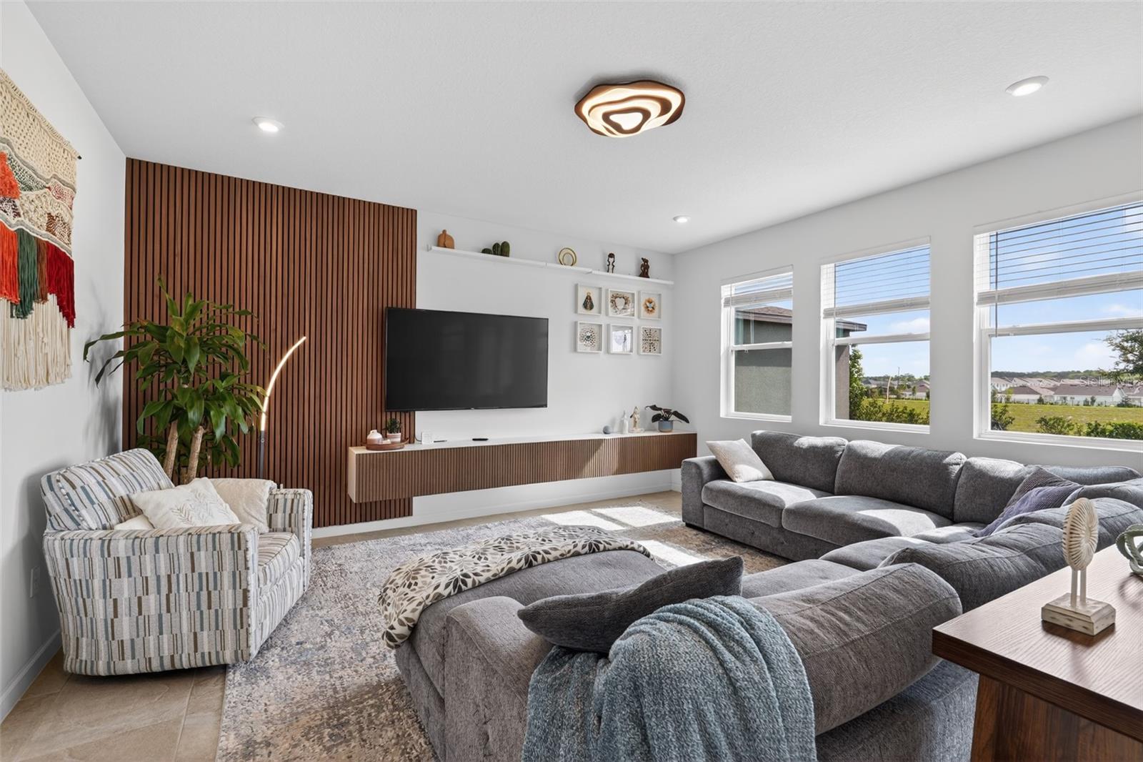 Image 6 of 49 For 1181 Lakeshore Breeze Place