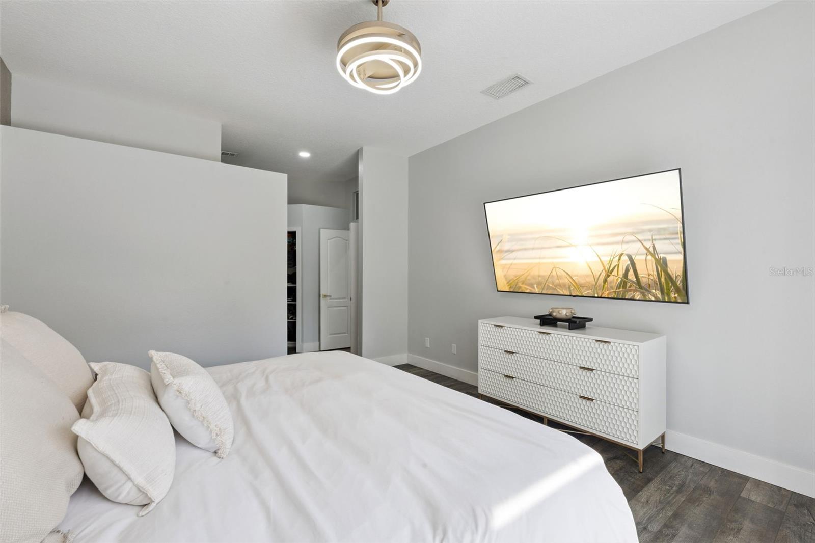 Image 17 of 49 For 160 Wimbledon Circle