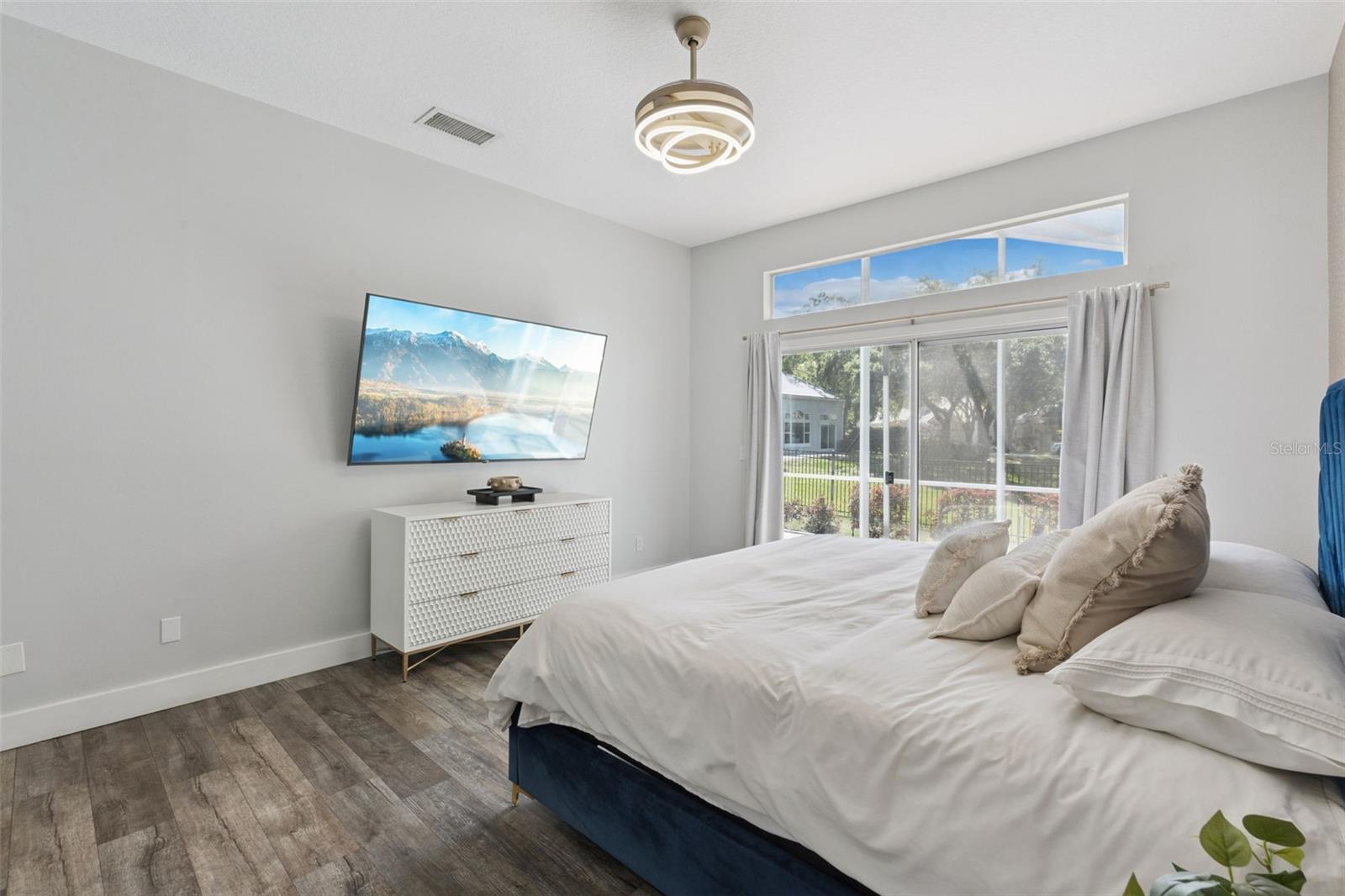 Image 18 of 49 For 160 Wimbledon Circle