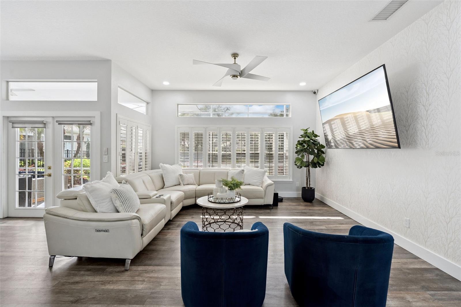 Image 3 of 49 For 160 Wimbledon Circle