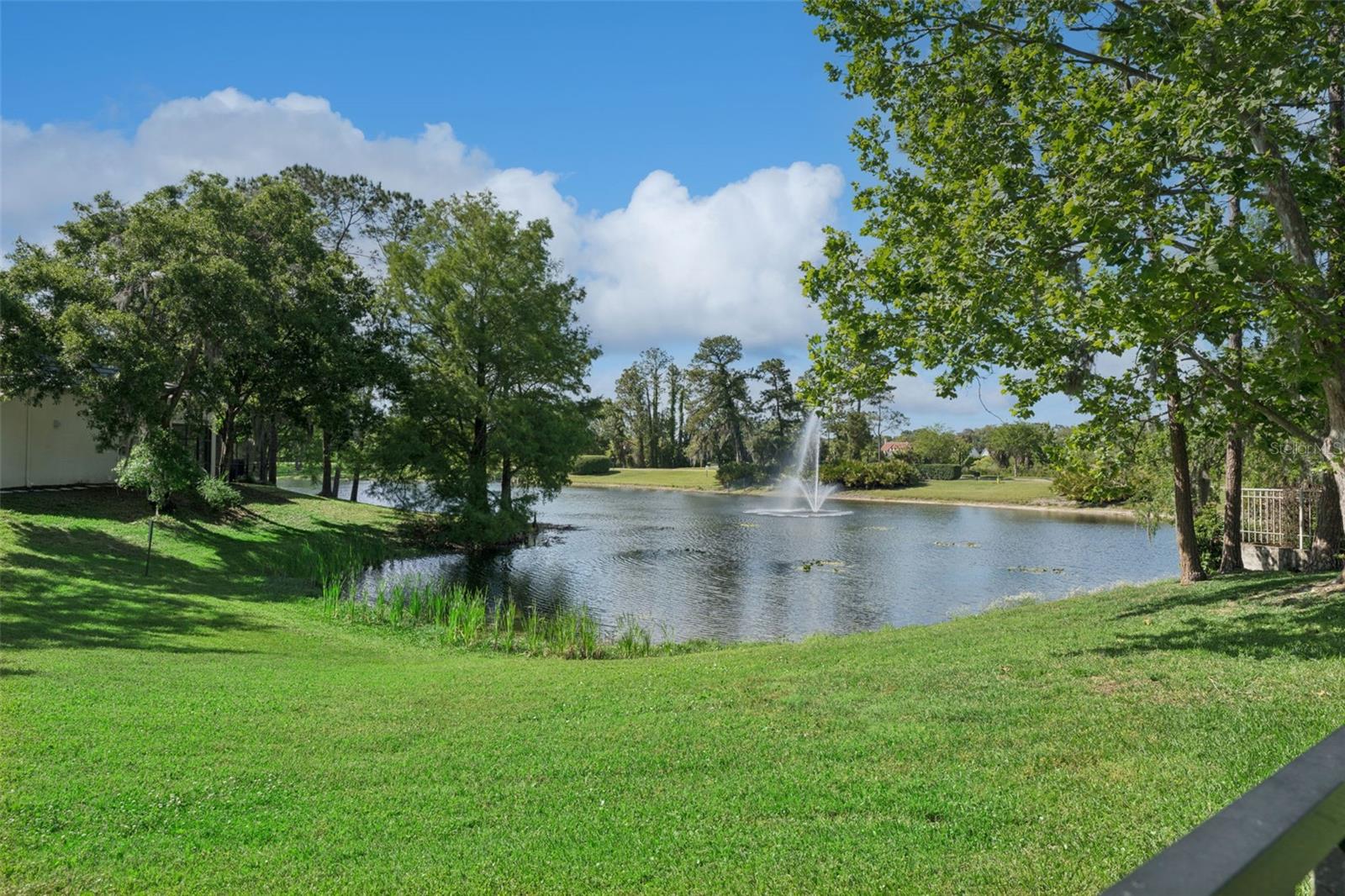 Image 39 of 49 For 160 Wimbledon Circle