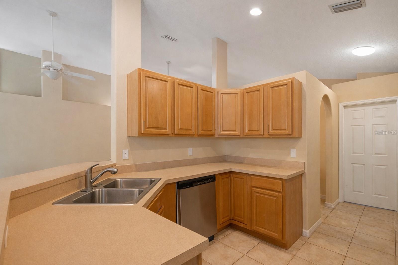 Image 16 of 23 For 411 Wayman Street