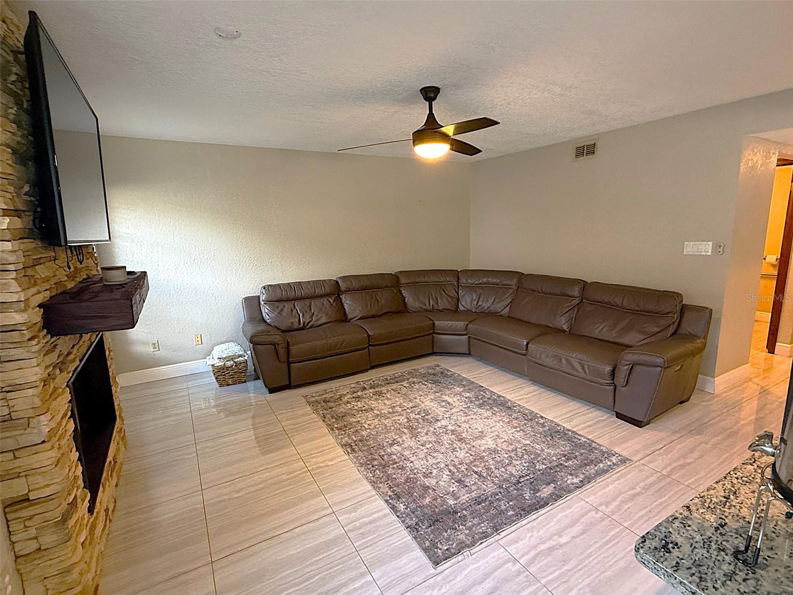 Image 12 of 59 For 2220 Fairglenn Way