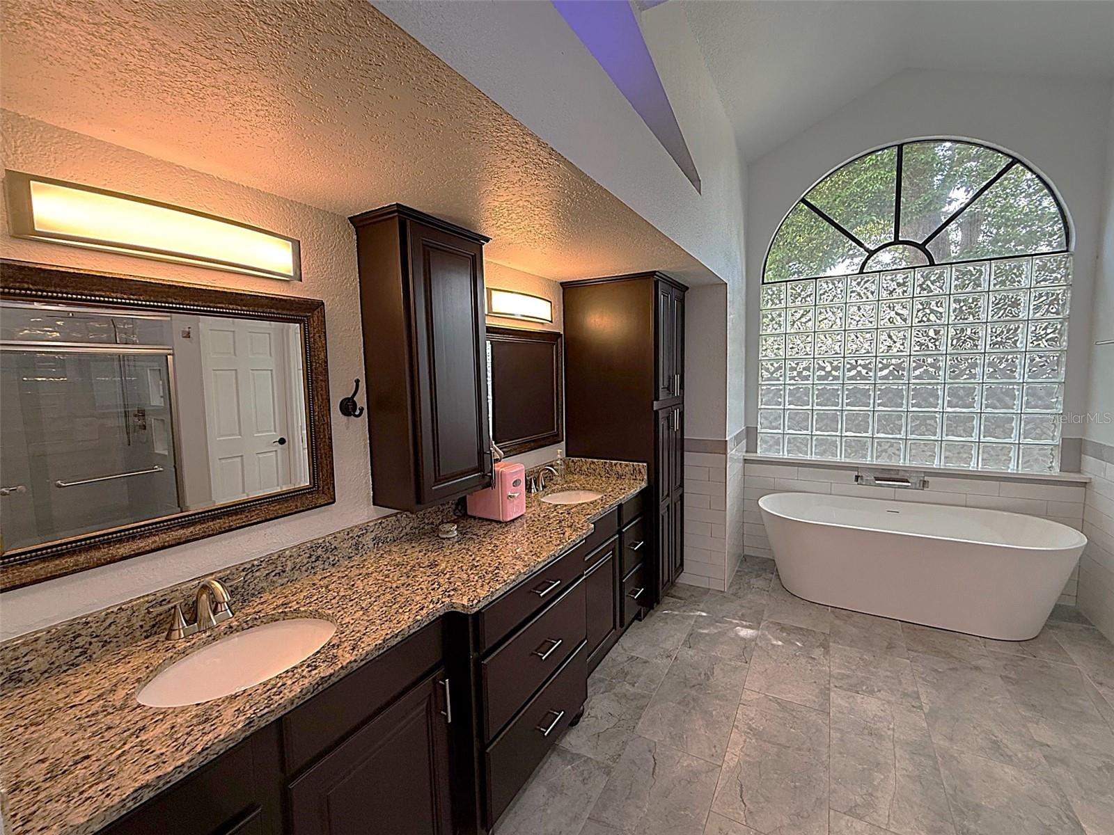 Image 32 of 59 For 2220 Fairglenn Way