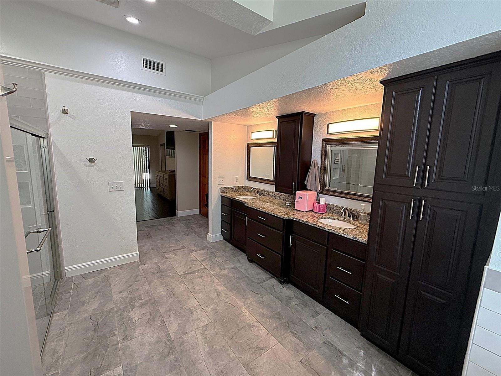 Image 33 of 59 For 2220 Fairglenn Way