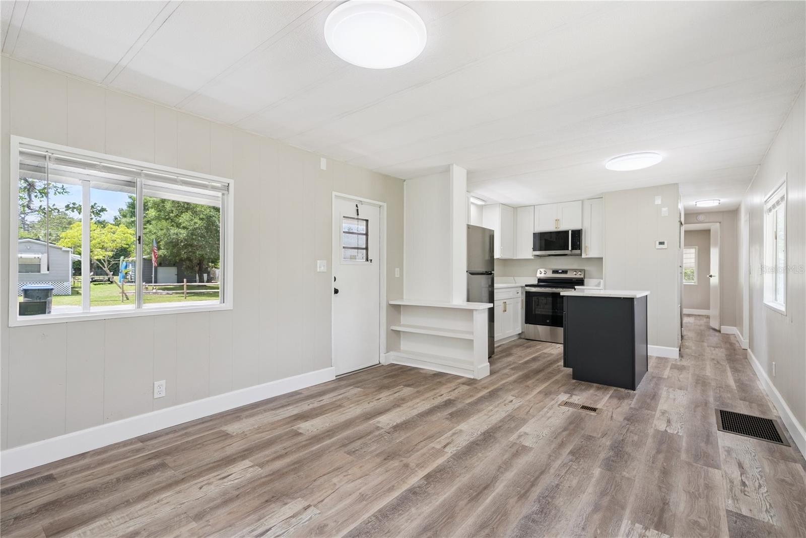 Image 3 of 20 For 18941 3rd Avenue