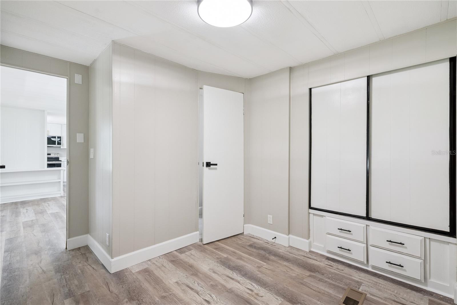 Image 8 of 20 For 18941 3rd Avenue