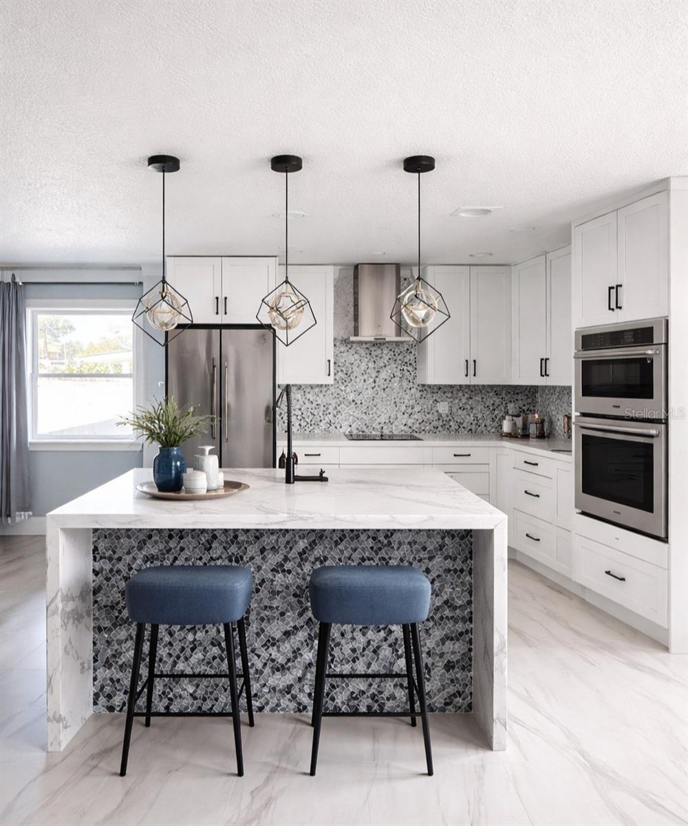 Listing photo id 2 for 4310 Huntington Street Ne