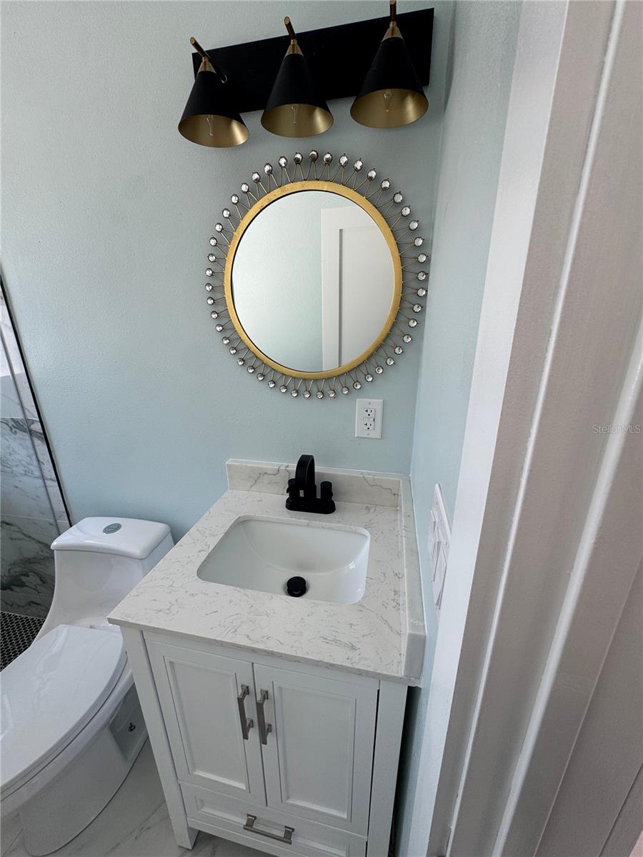 Listing photo id 4 for 4310 Huntington Street Ne