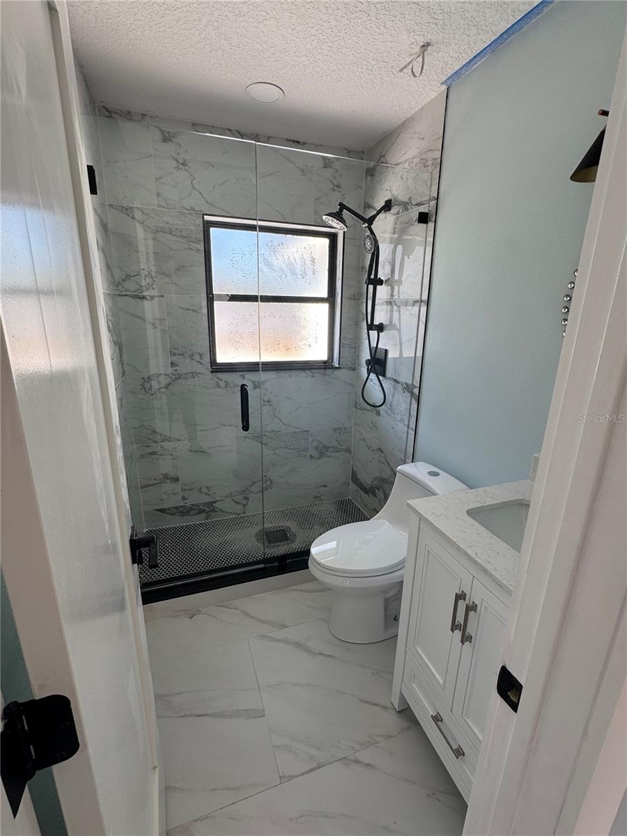 Listing photo id 5 for 4310 Huntington Street Ne