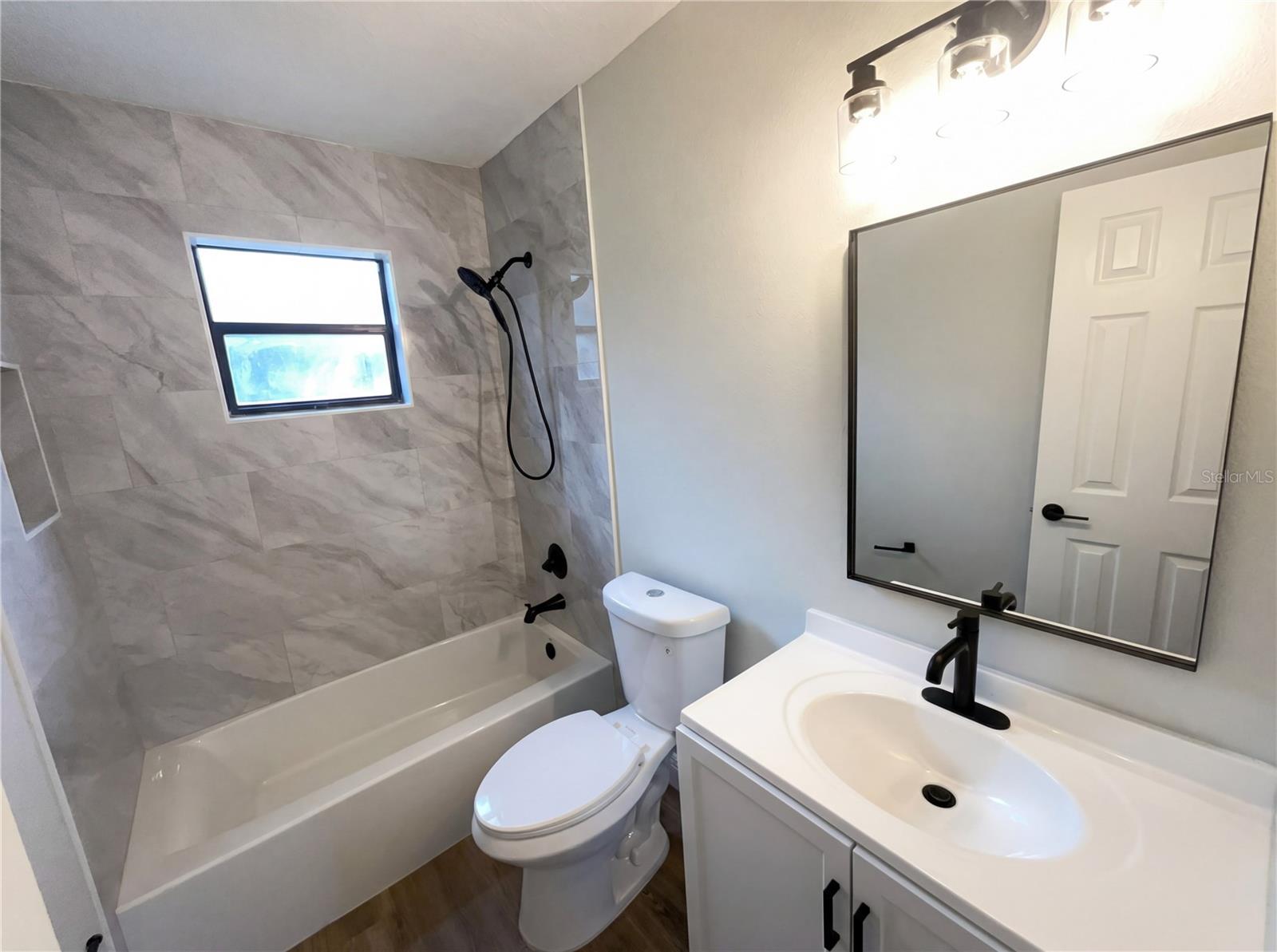 Image 19 of 24 For 4864 Lake Shore Drive