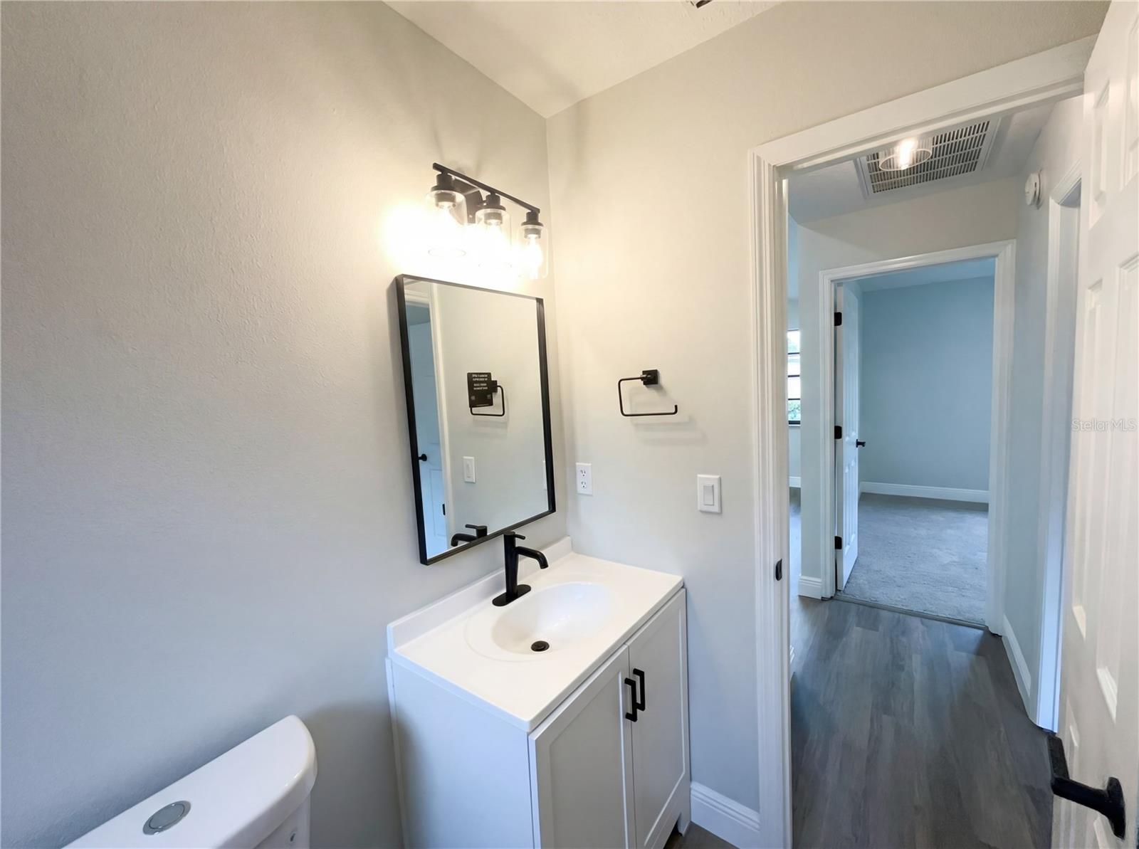 Image 21 of 24 For 4864 Lake Shore Drive