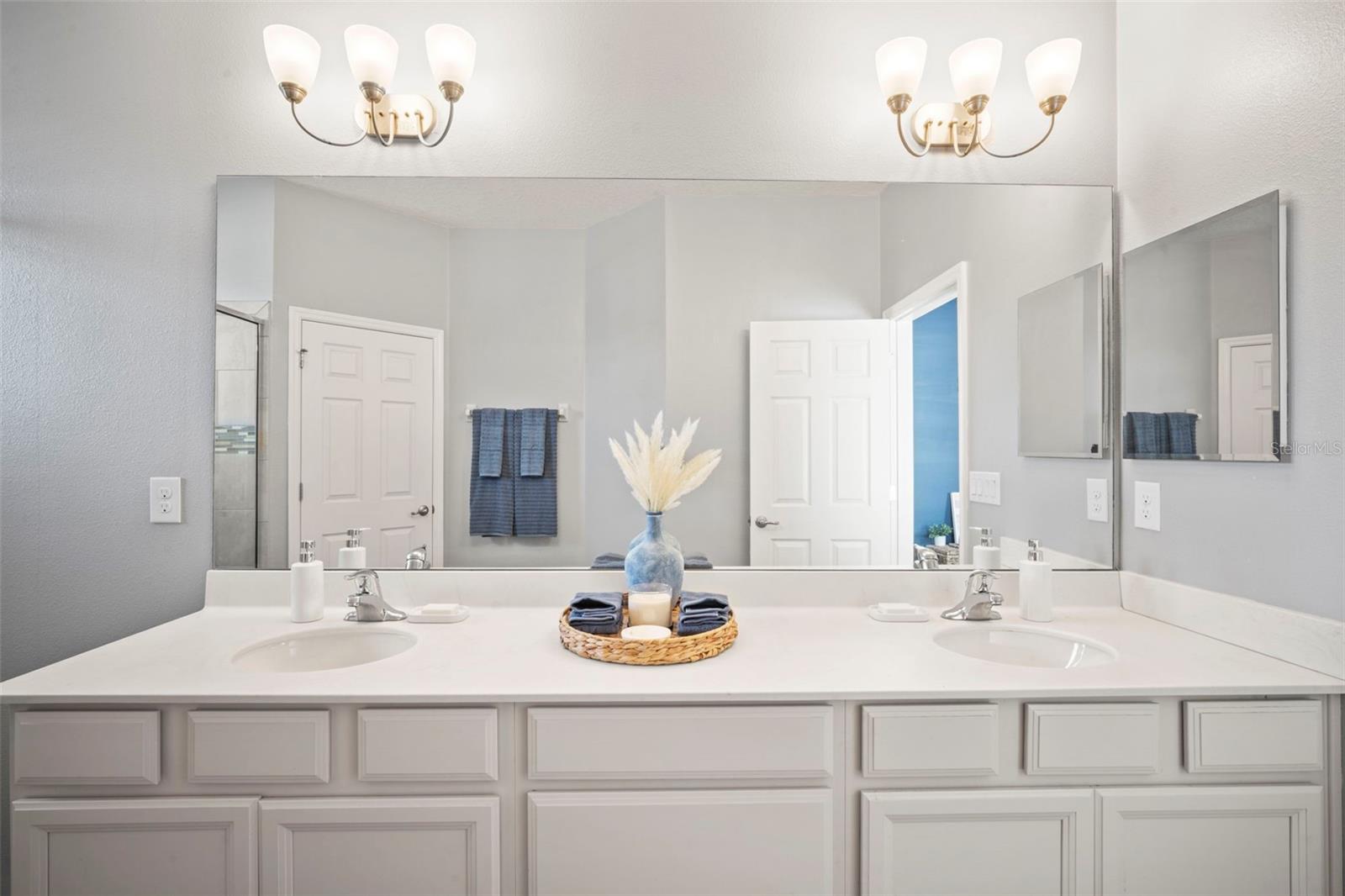 Image 27 of 66 For 3261 Bethpage Loop