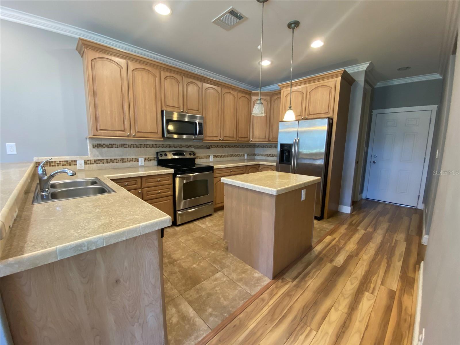 Image 6 of 17 For 653 Symonds Avenue