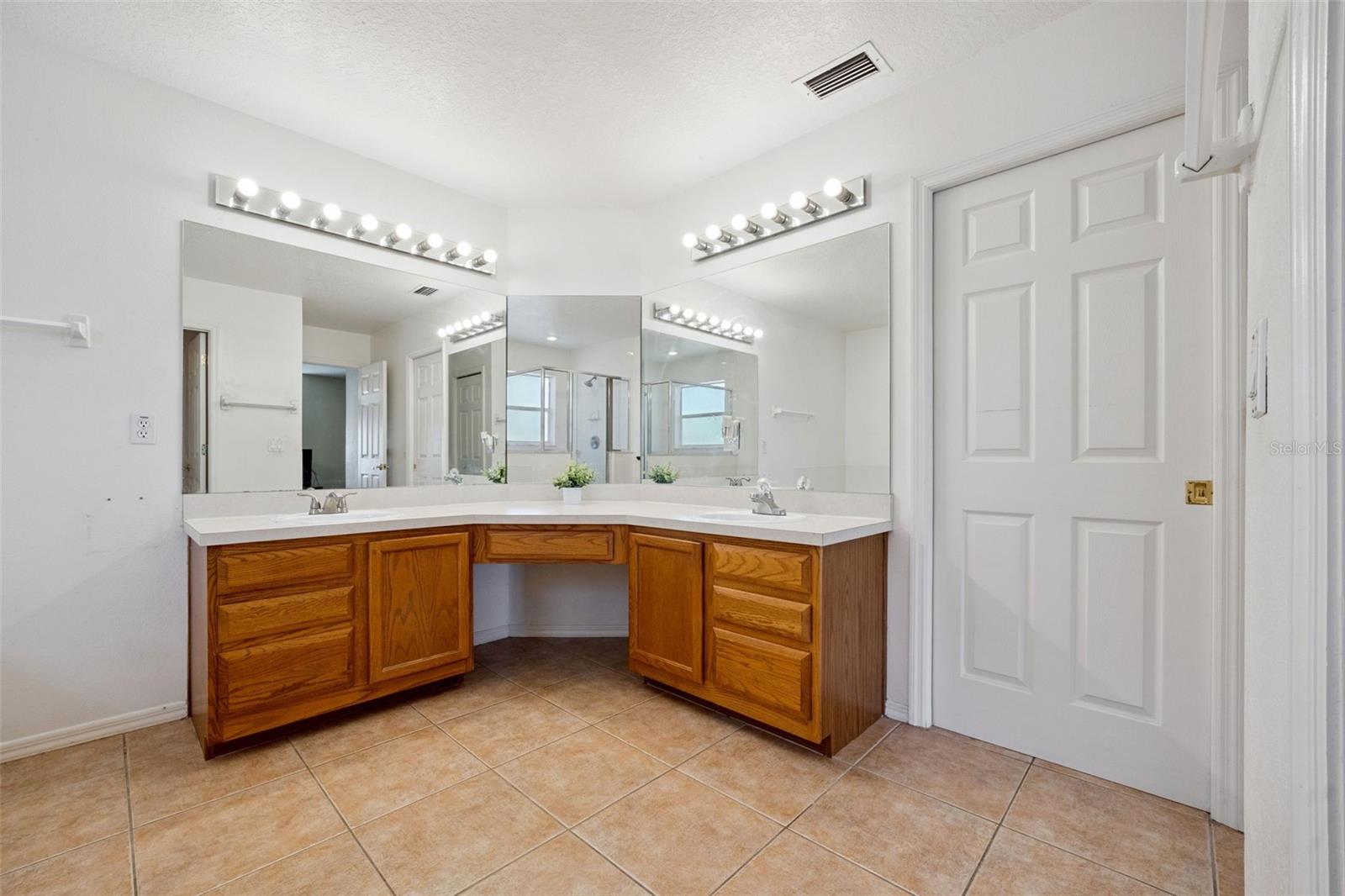 Image 29 of 49 For 436 Opal Court