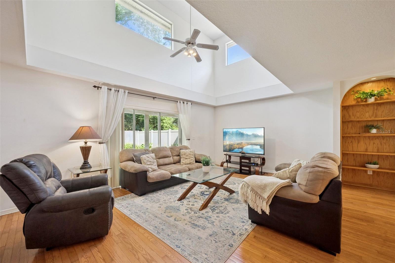 Image 6 of 49 For 436 Opal Court