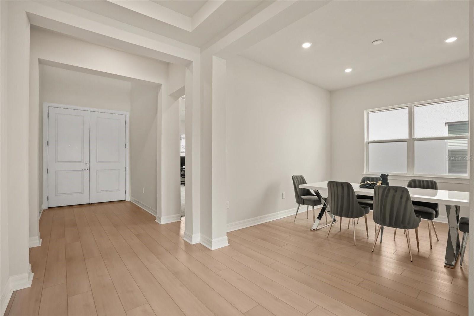 Listing photo id 12 for 8352 Park Cliff Way