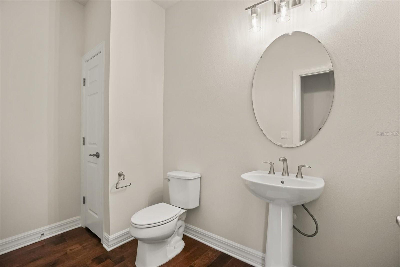 Listing photo id 13 for 8352 Park Cliff Way