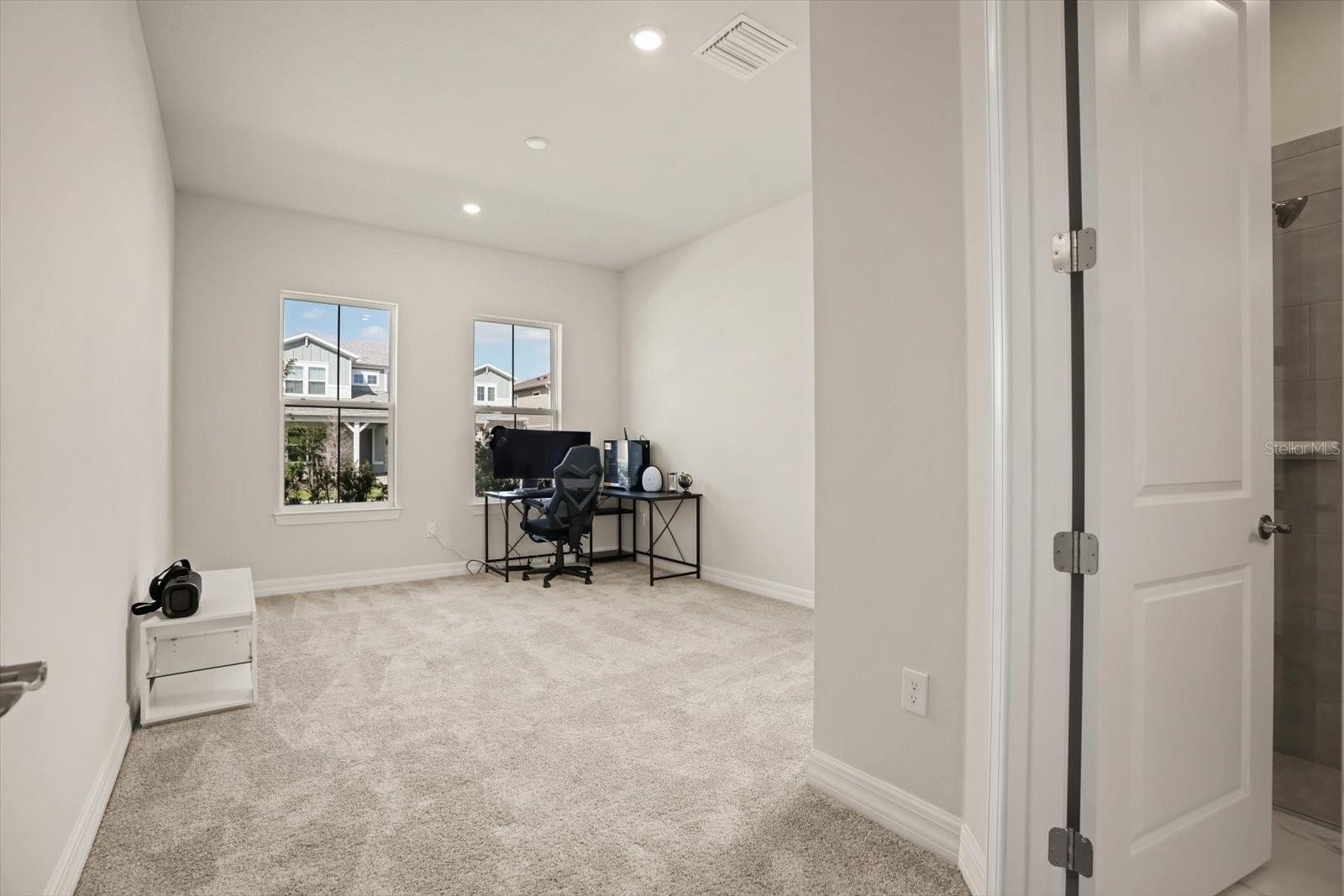 Listing photo id 15 for 8352 Park Cliff Way