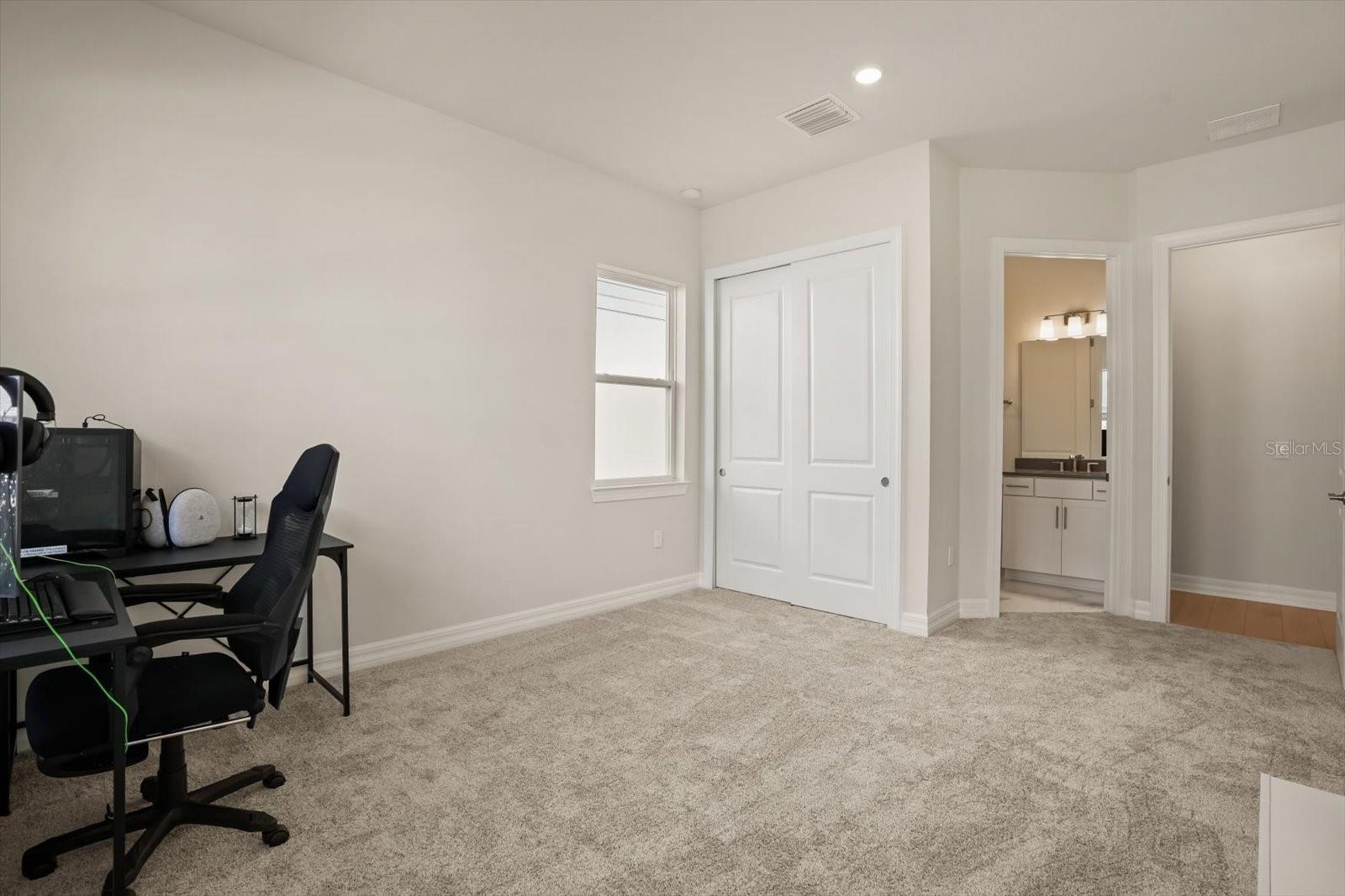 Listing photo id 16 for 8352 Park Cliff Way
