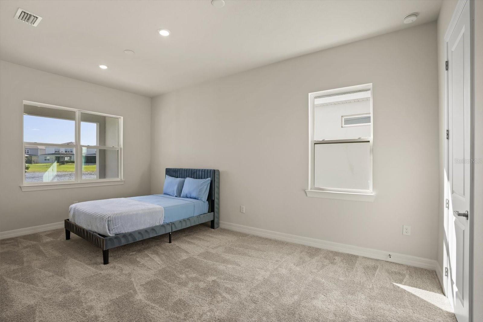 Listing photo id 17 for 8352 Park Cliff Way