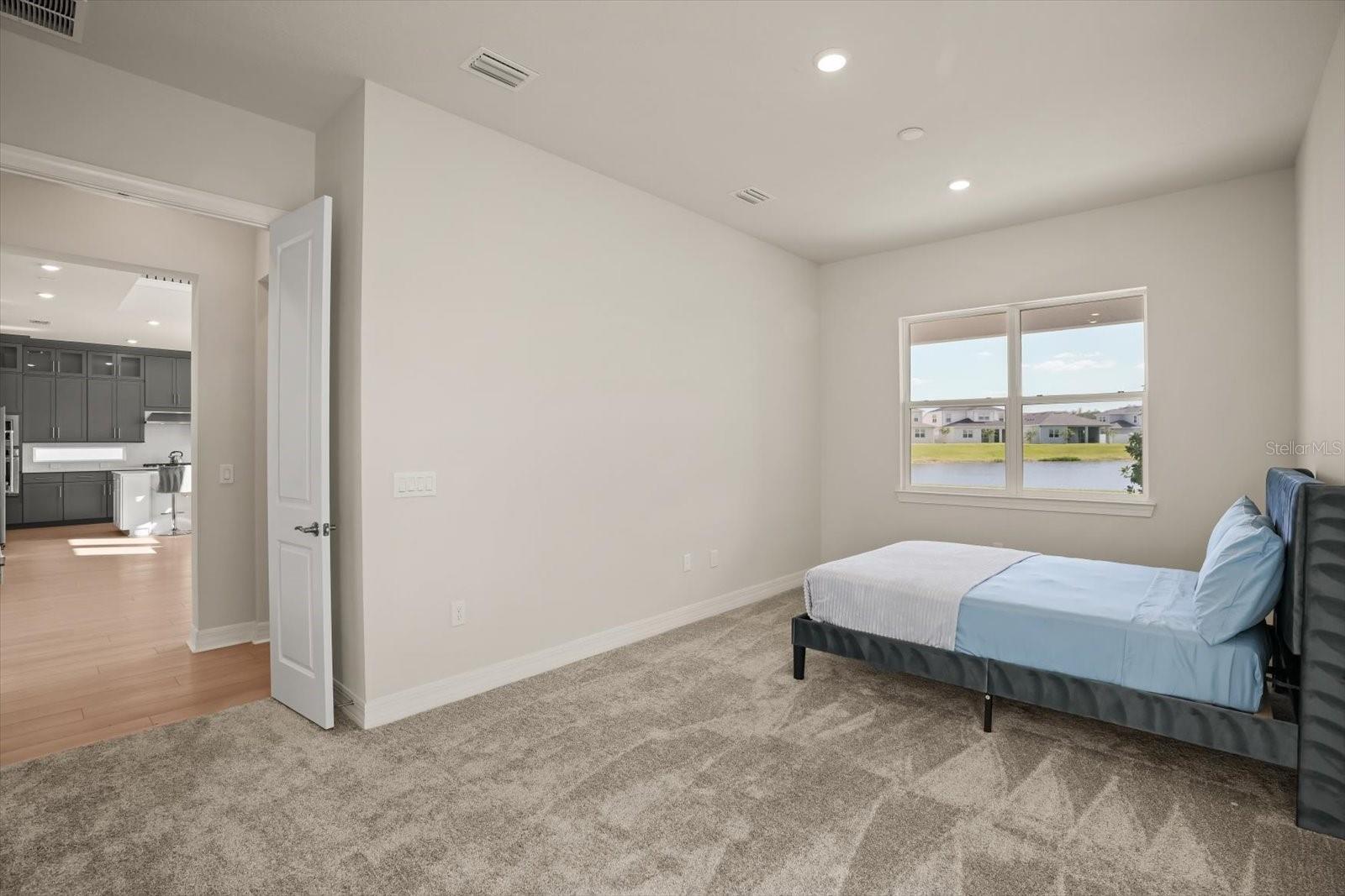 Listing photo id 18 for 8352 Park Cliff Way