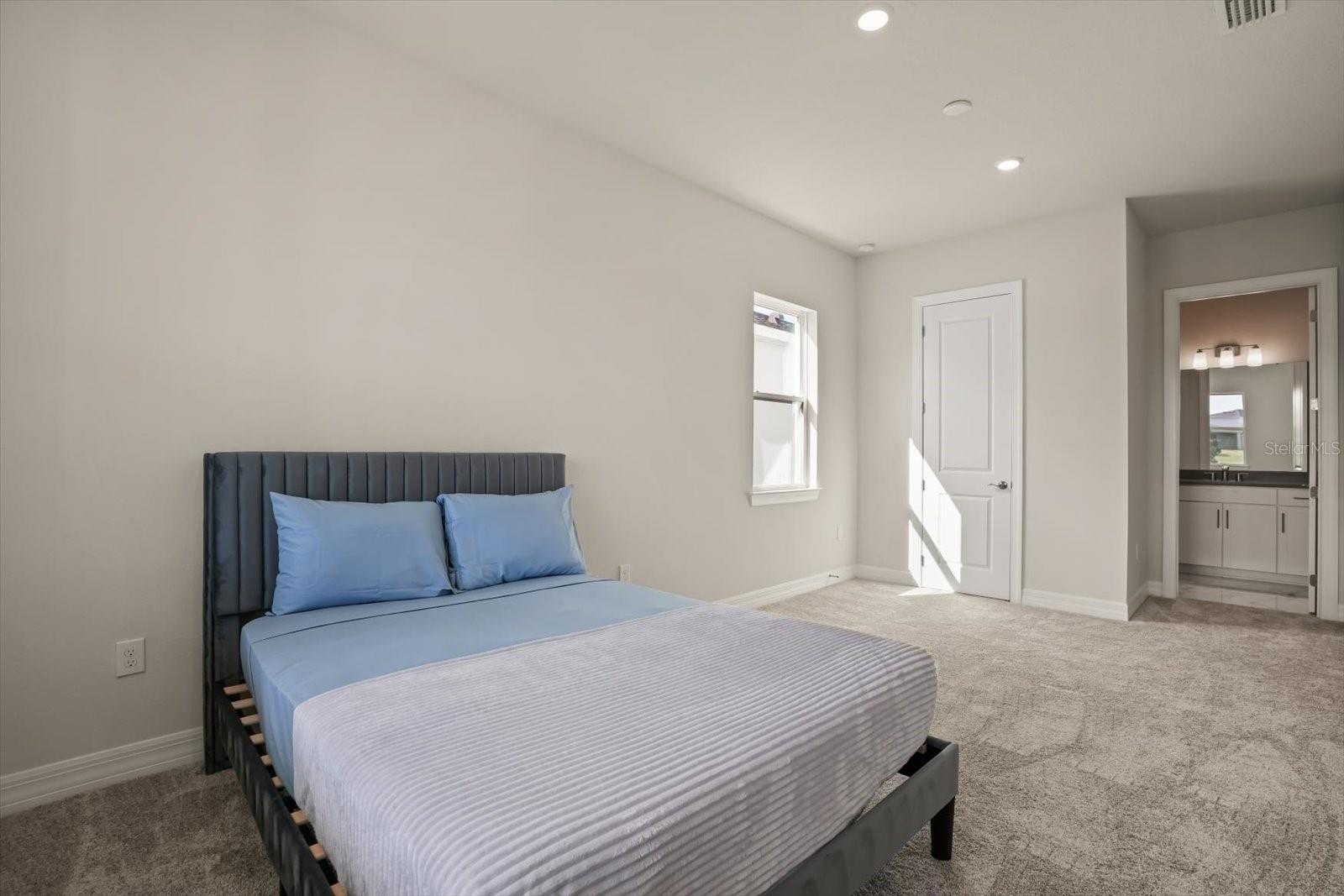 Listing photo id 19 for 8352 Park Cliff Way