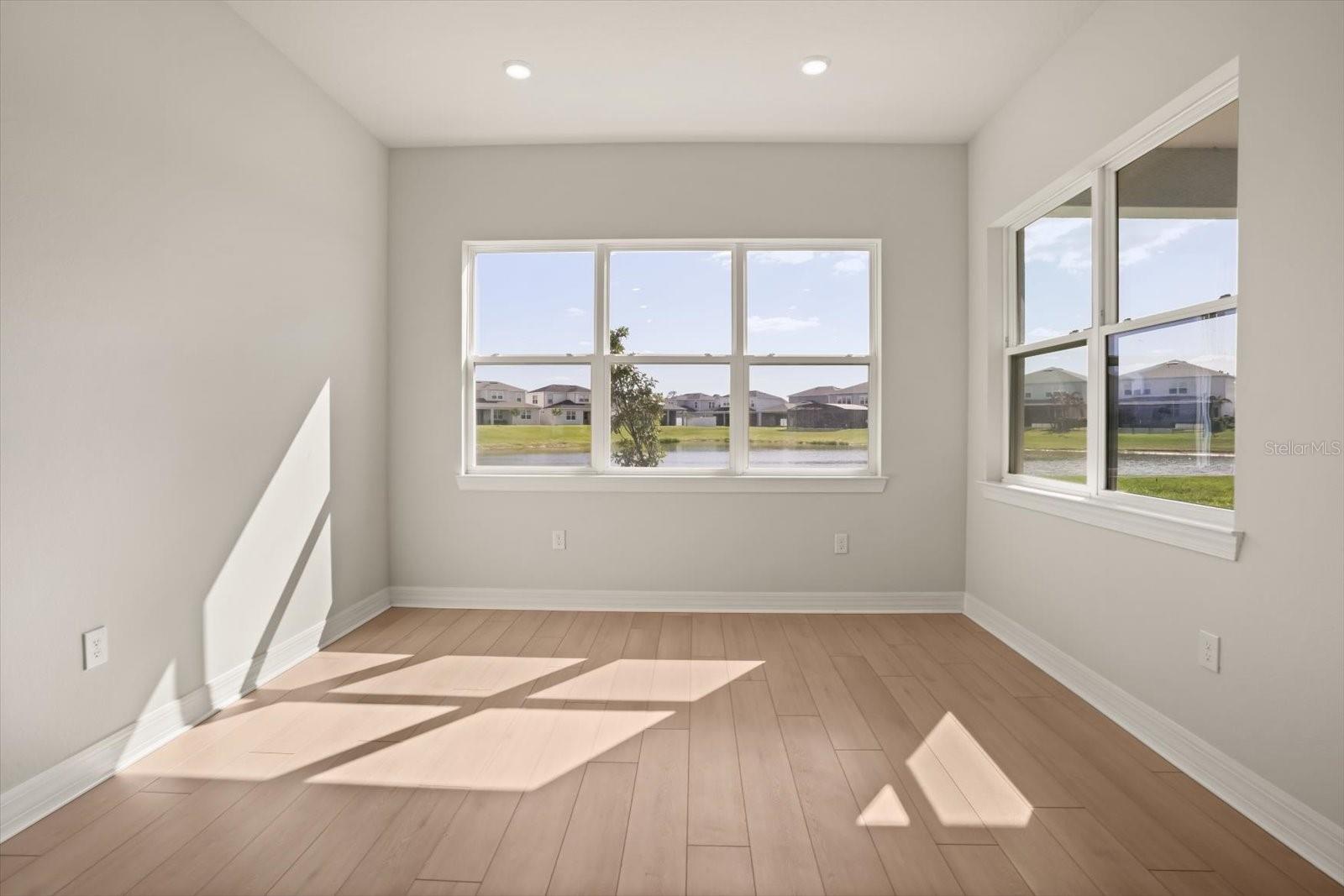 Listing photo id 22 for 8352 Park Cliff Way
