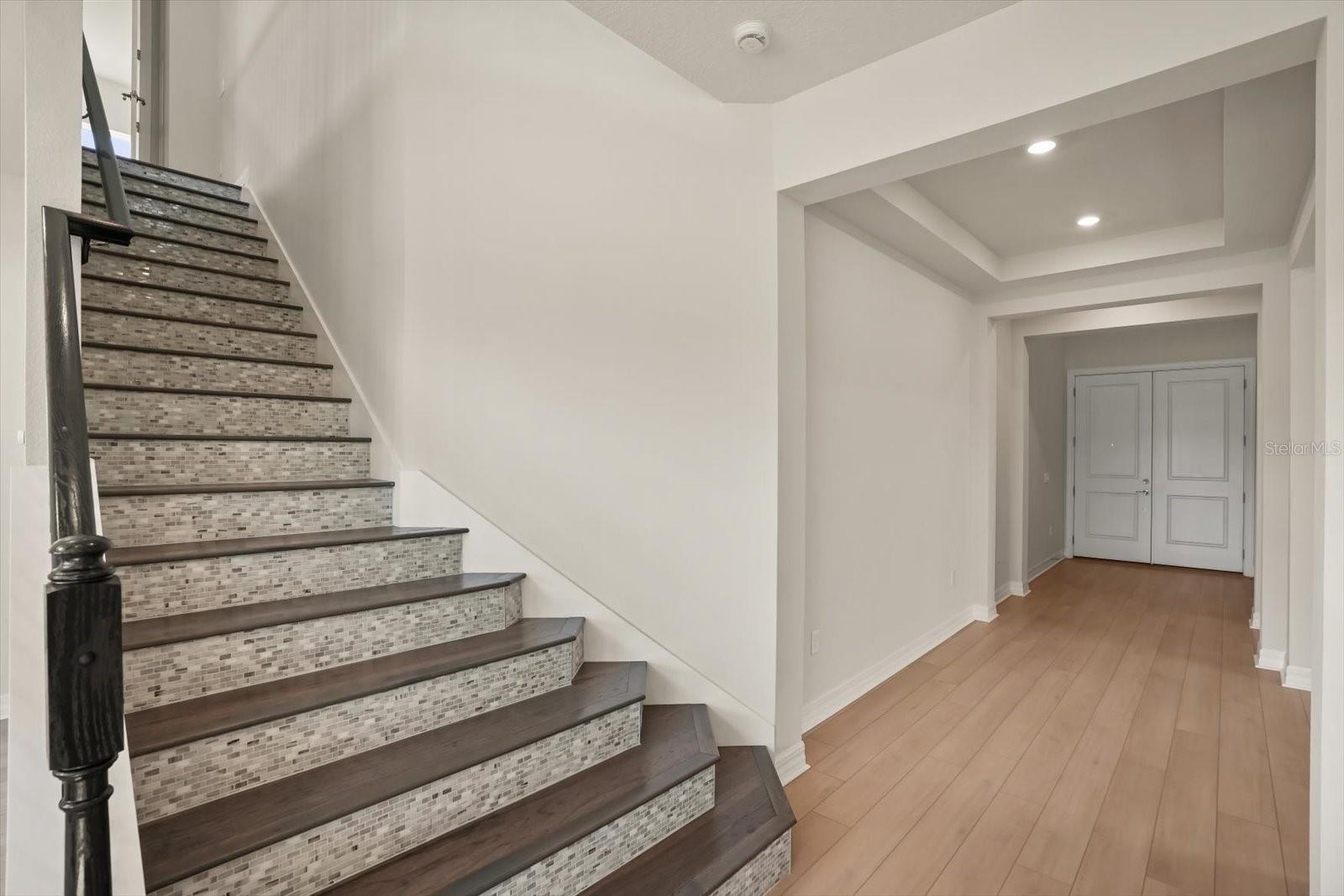 Listing photo id 23 for 8352 Park Cliff Way