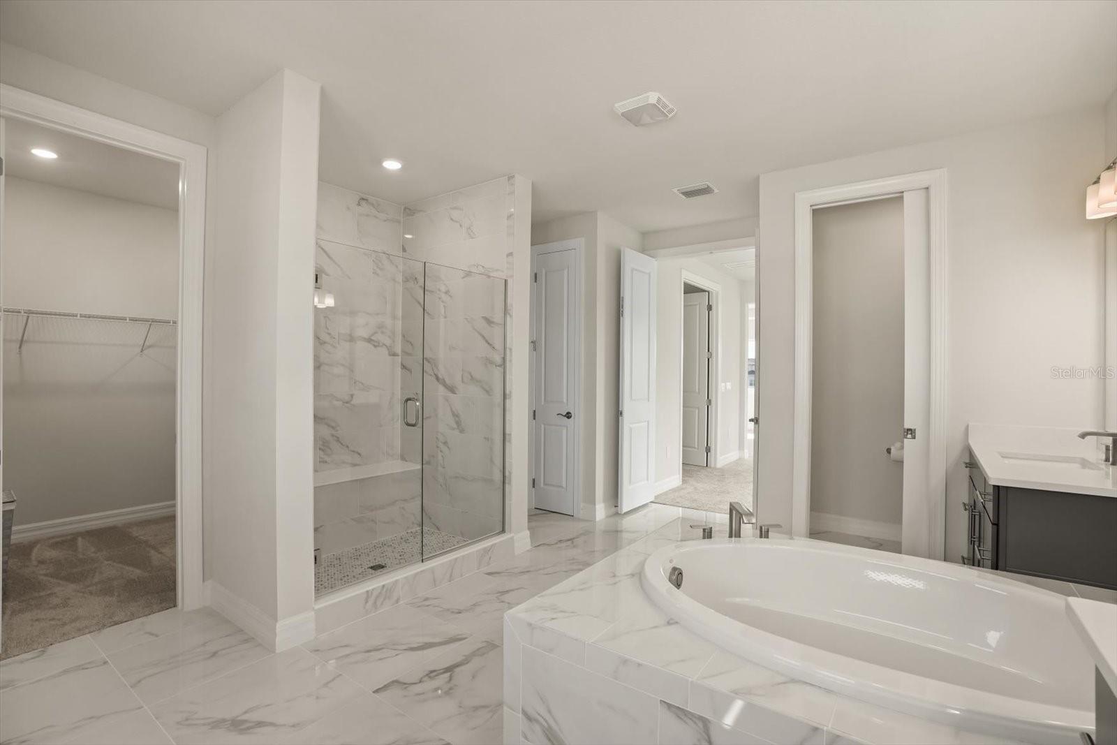 Listing photo id 27 for 8352 Park Cliff Way