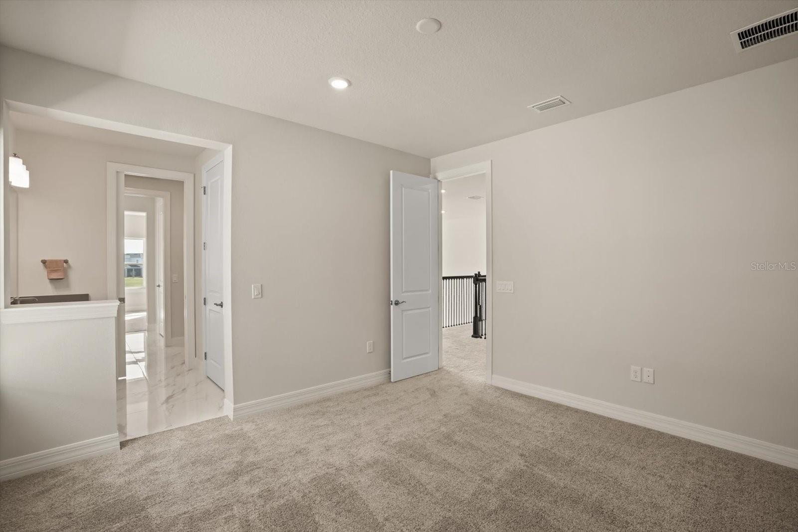 Listing photo id 31 for 8352 Park Cliff Way