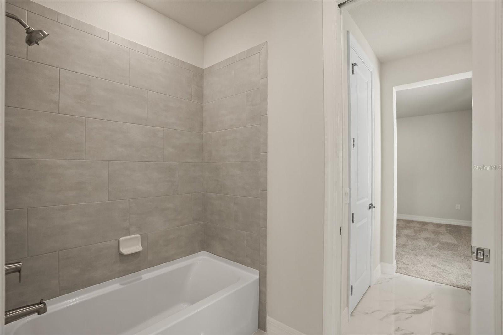 Listing photo id 32 for 8352 Park Cliff Way