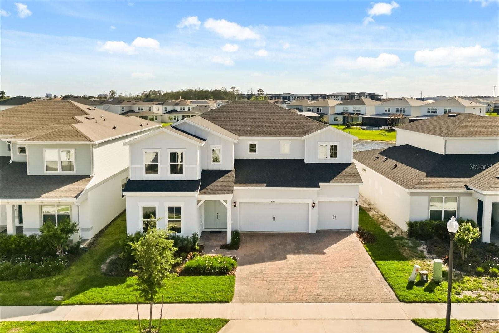 Listing photo id 2 for 8352 Park Cliff Way