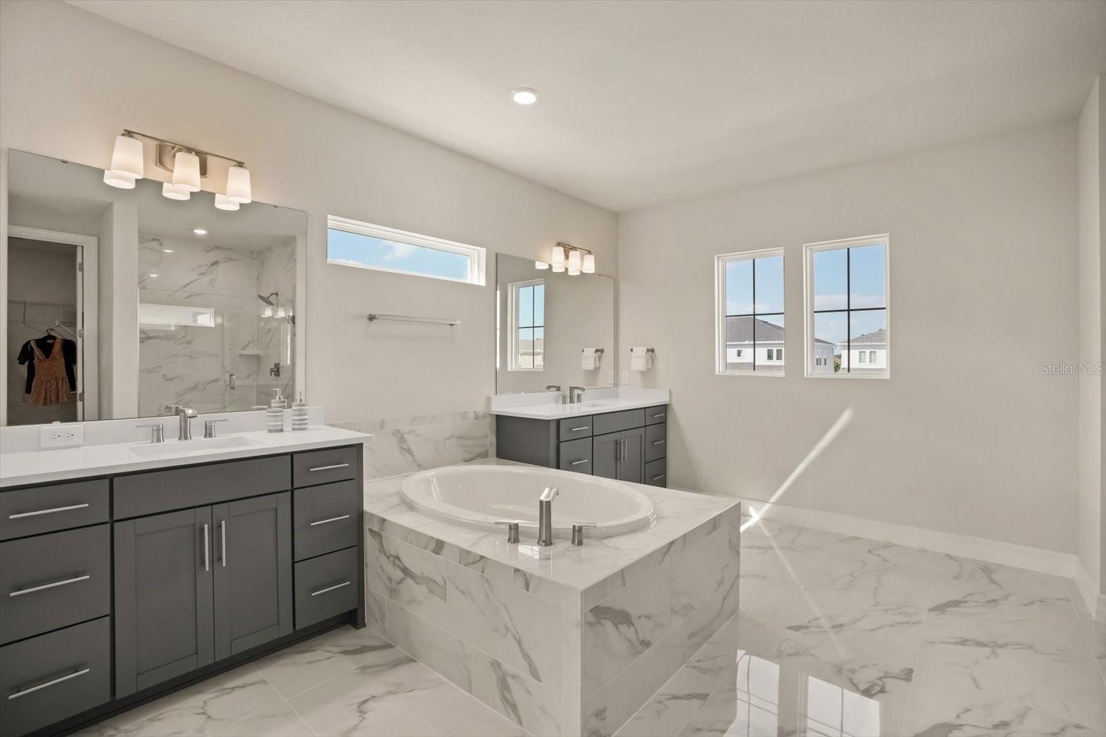 Listing photo id 43 for 8352 Park Cliff Way