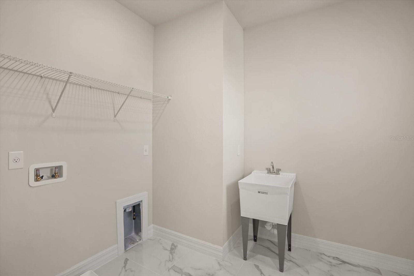 Listing photo id 46 for 8352 Park Cliff Way