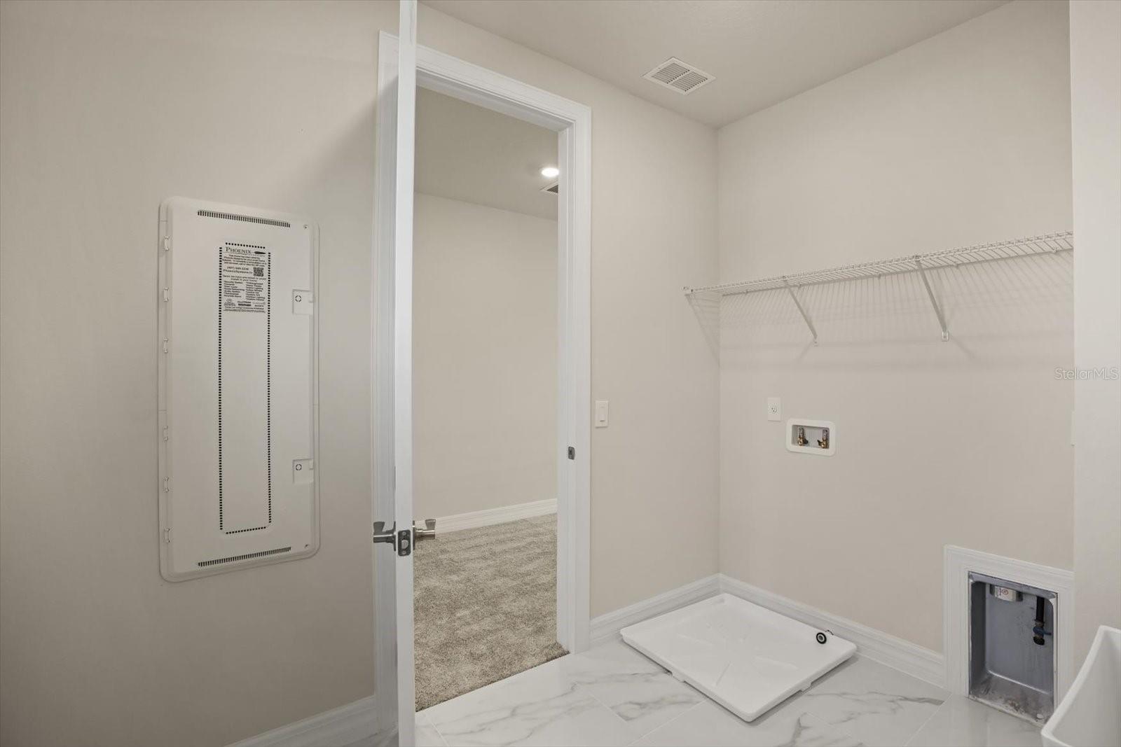 Listing photo id 47 for 8352 Park Cliff Way