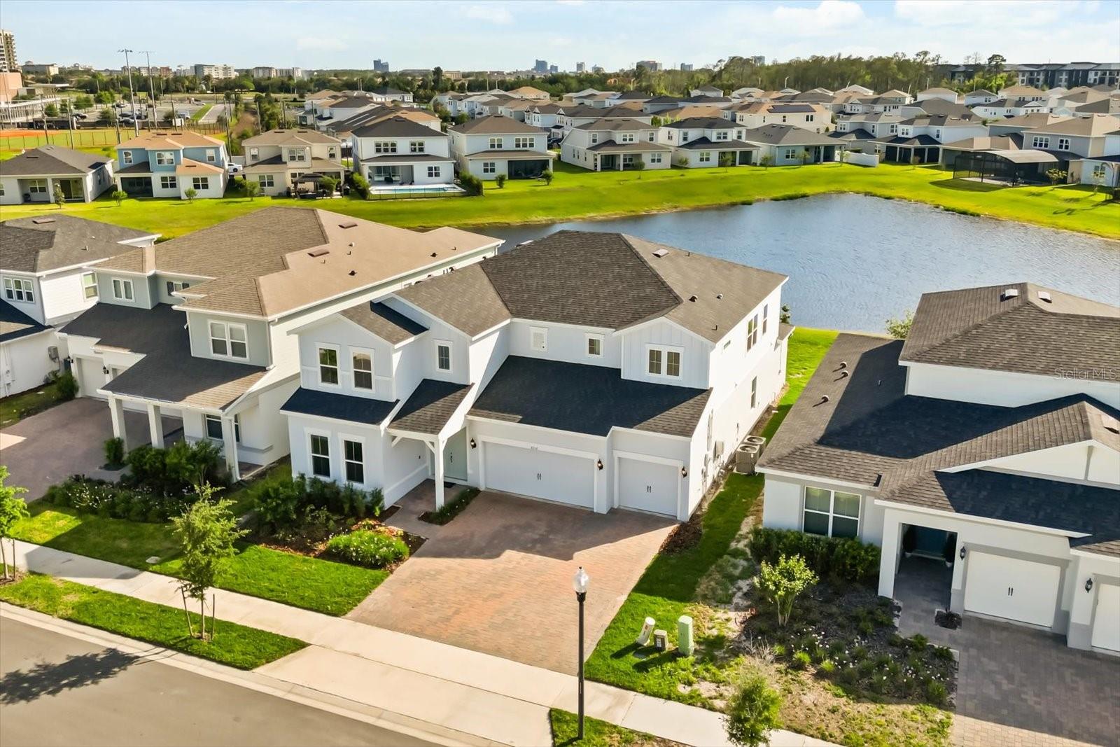 Listing photo id 3 for 8352 Park Cliff Way