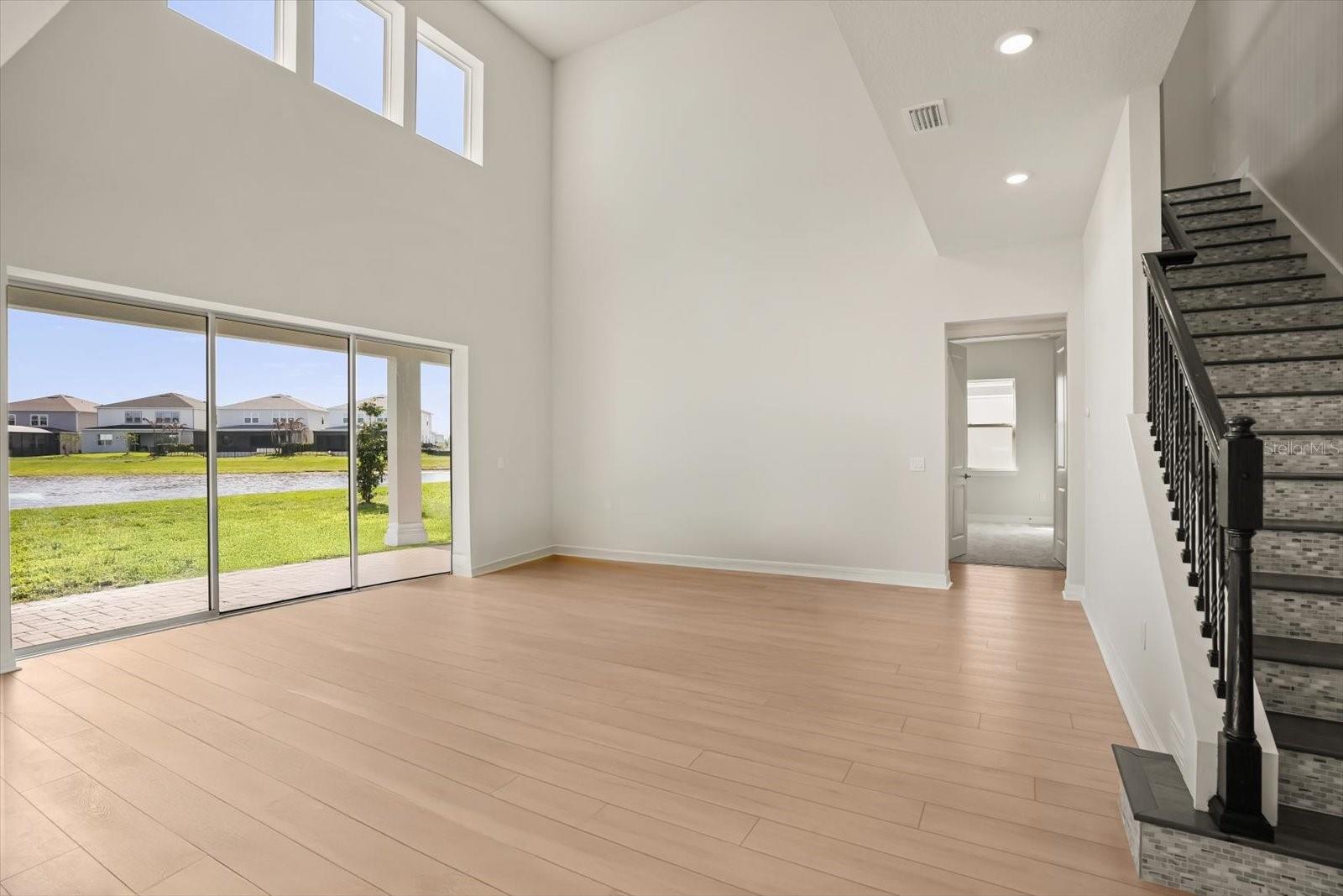 Listing photo id 5 for 8352 Park Cliff Way
