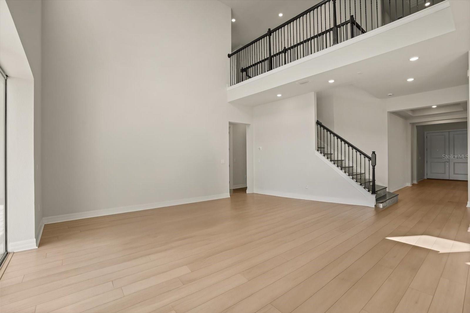 Listing photo id 6 for 8352 Park Cliff Way