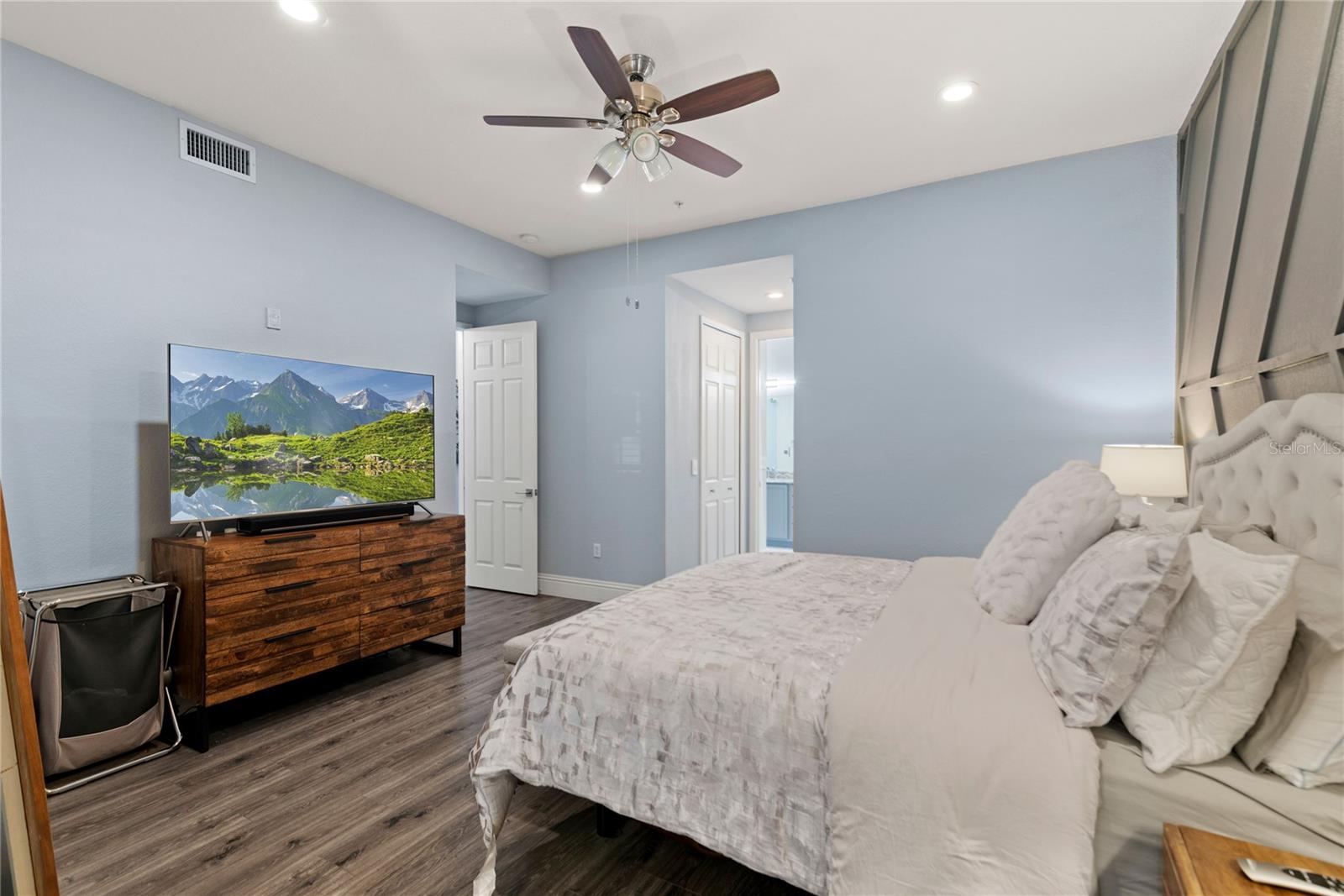 Listing photo id 17 for 1845 Common Way Road 28-103
