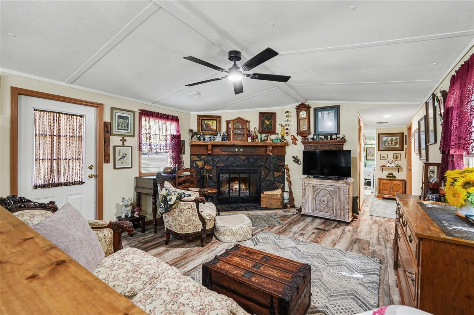 Image 7 of 30 For 9243 Cooper Terrace