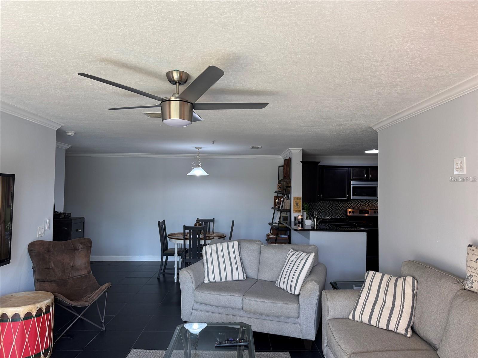 Image 10 of 37 For 1950 Summer Club Drive 202