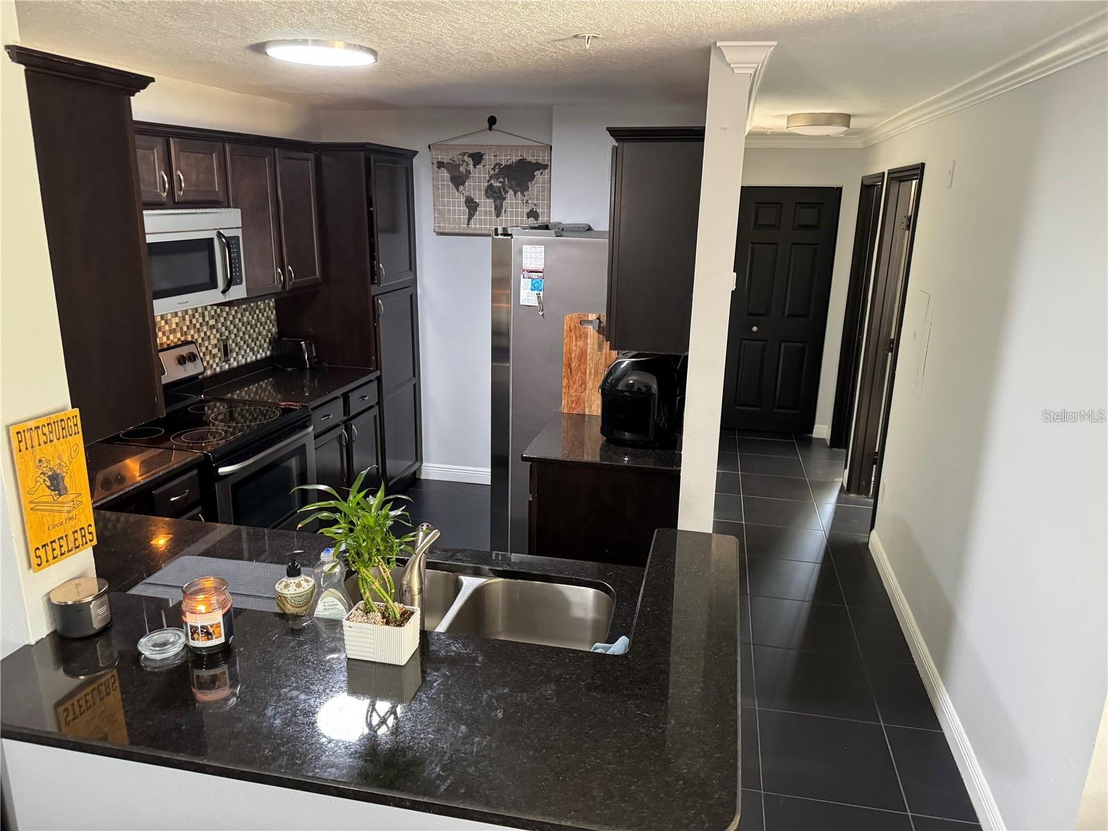 Image 18 of 37 For 1950 Summer Club Drive 202