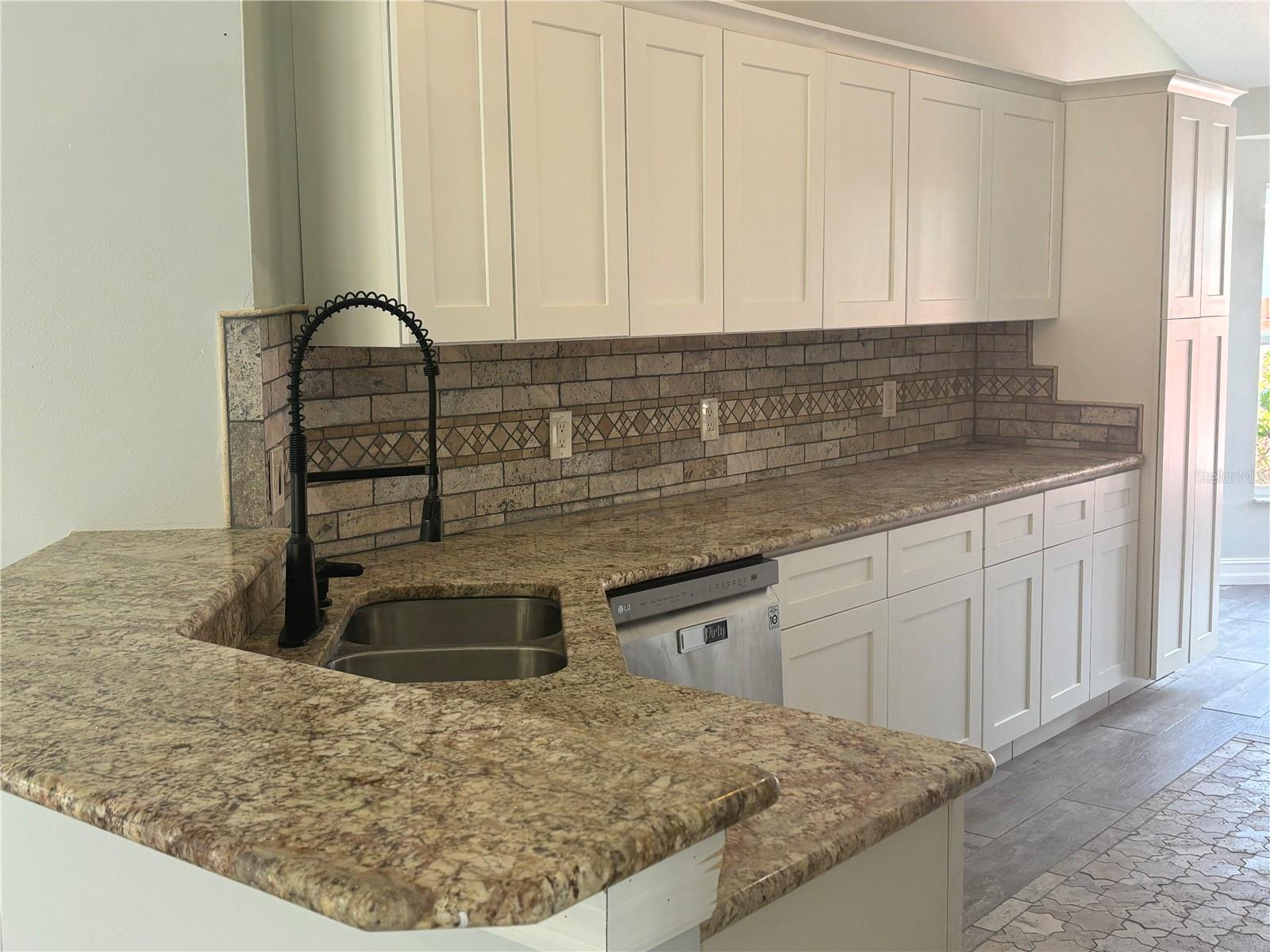 Image 3 of 24 For 2830 Strand Circle