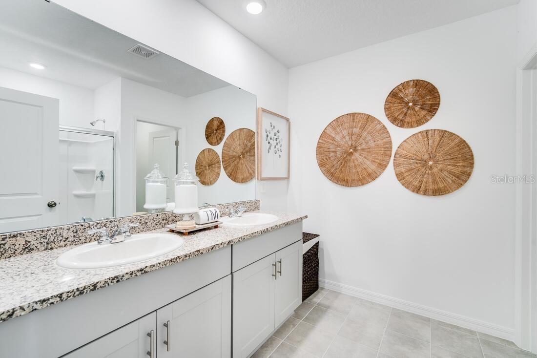 Image 26 of 46 For 221 Streamwater Way