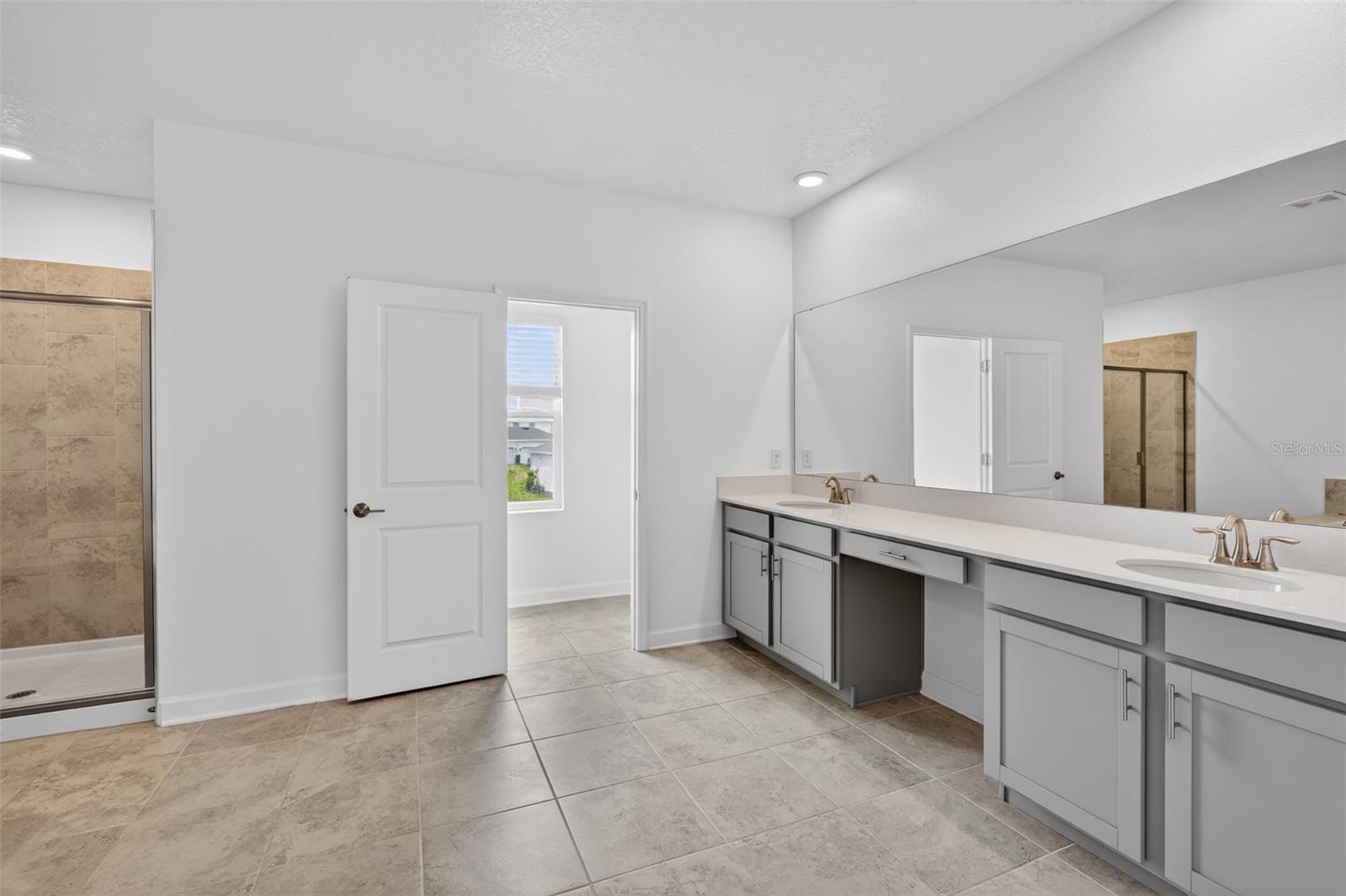 Image 25 of 65 For 3048 Ella Way