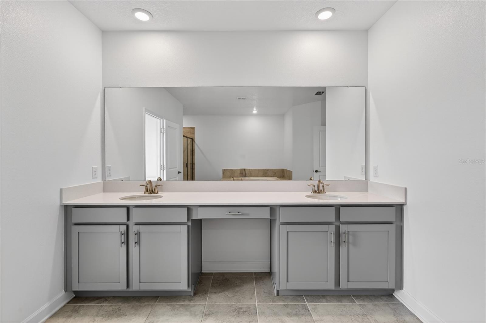 Image 26 of 65 For 3048 Ella Way