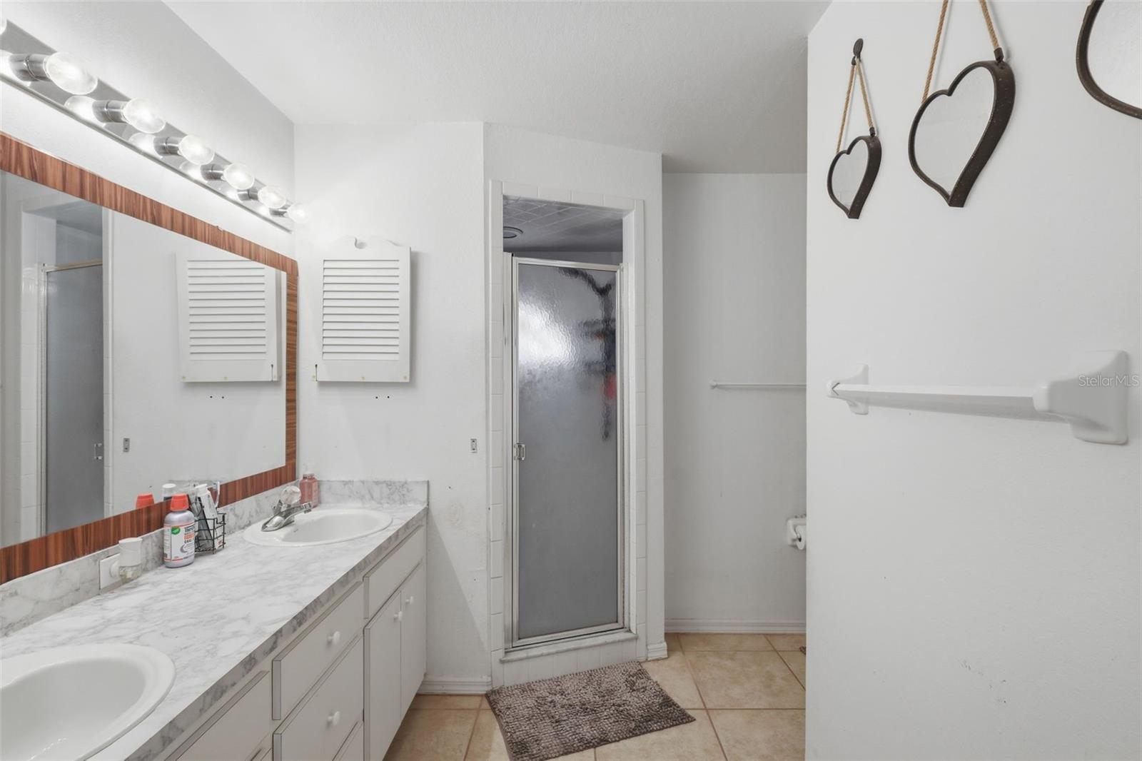 Image 13 of 19 For 774 Barclay Terrace